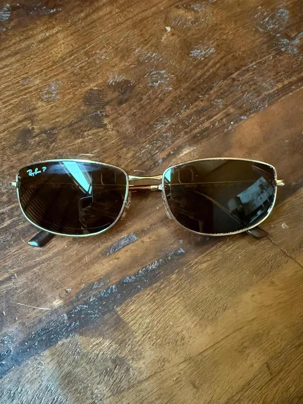 Men’s Gold Frame Sunglasses with Dark Lenses